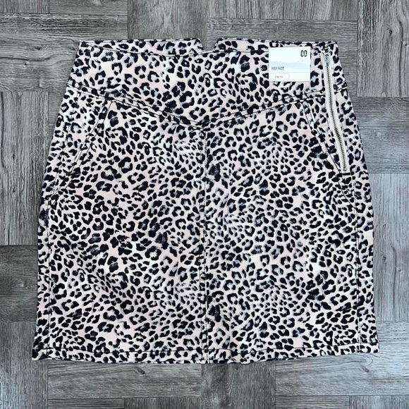 Express Dresses & Skirts - NEW Express Hi Rise Leopard Print Skirt Size 00 (fits like a 4)